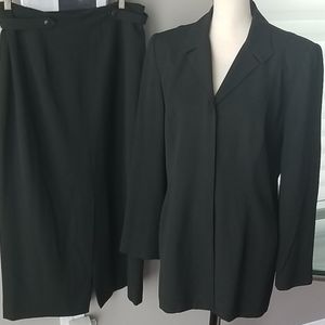 Katherine Kelly Ladies Suit - Jacket and Skirt